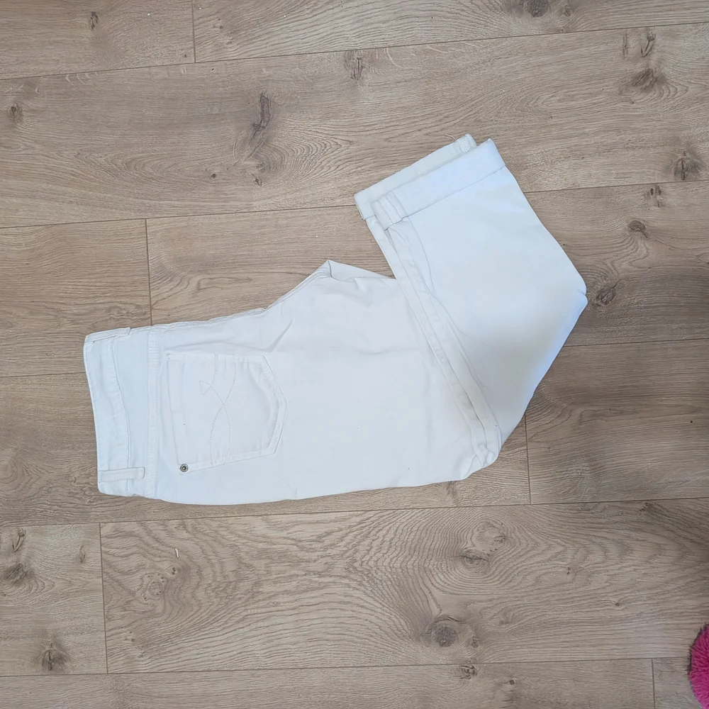 DKNY Women's White Cropped Pants - Picture 3 of 3